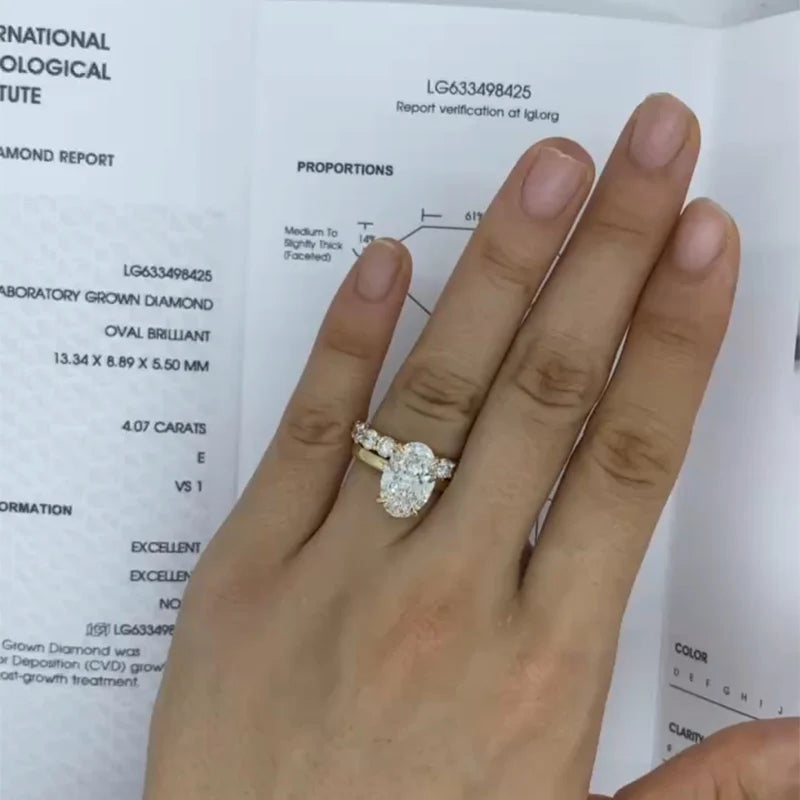 Oval lab-grown diamond engagement ring set