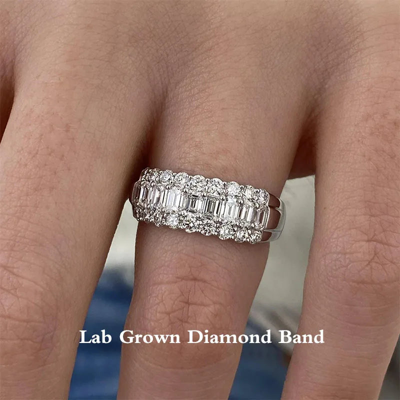 Mixed emerald and round lab-grown diamond wedding band
