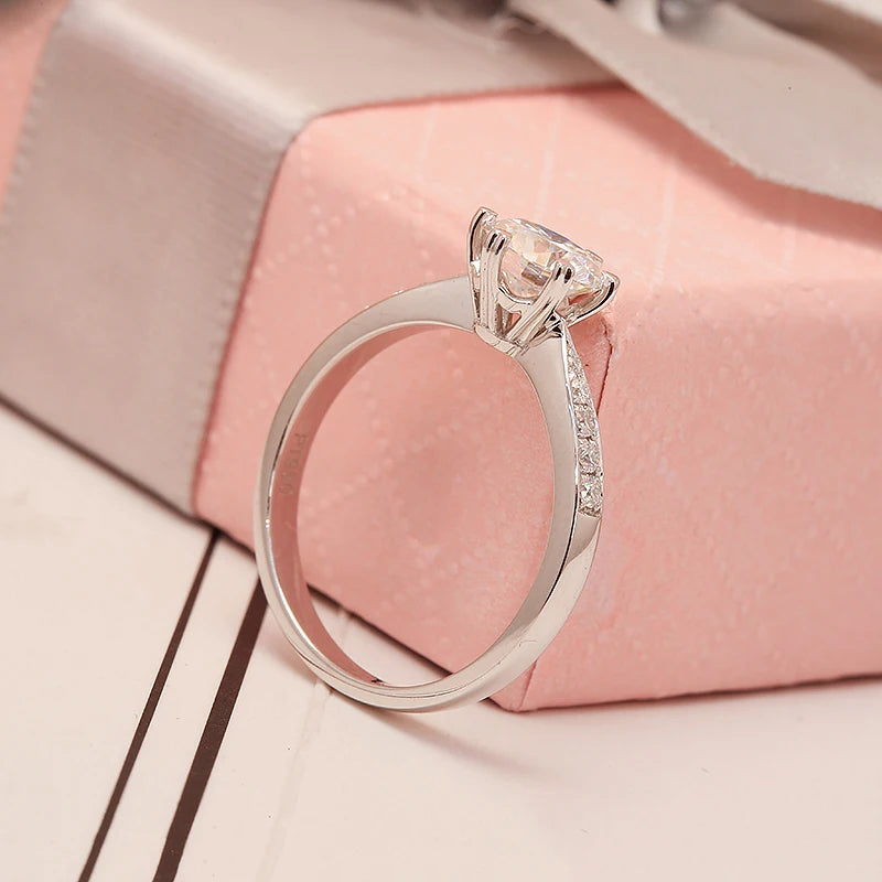 14K white gold ring with round lab-grown diamond