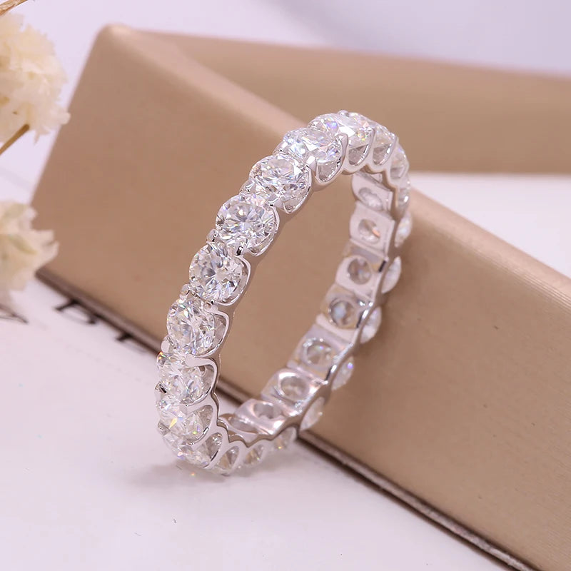 Full eternity ring set with round lab-grown diamonds