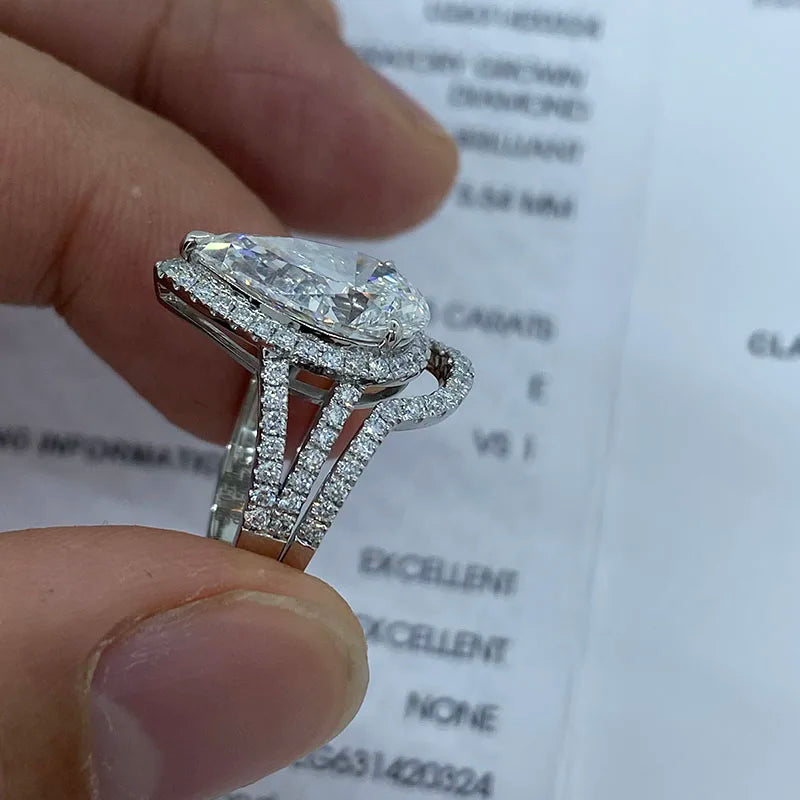 Gold pear-cut lab-grown diamond ring set