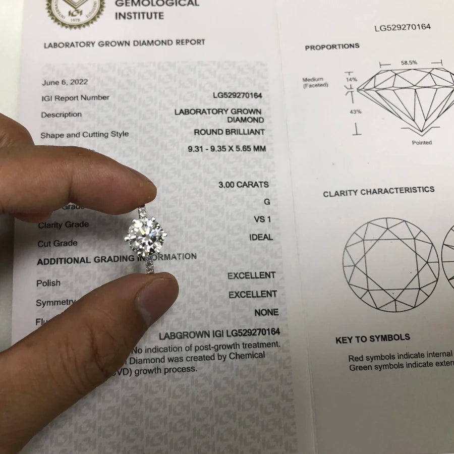 Gold ring with round brilliant lab-grown diamond