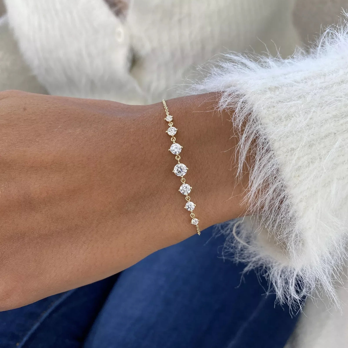 Lab-grown diamond station bracelet in gold with round diamonds