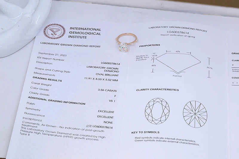 Oval lab-grown diamond engagement ring in 14K gold